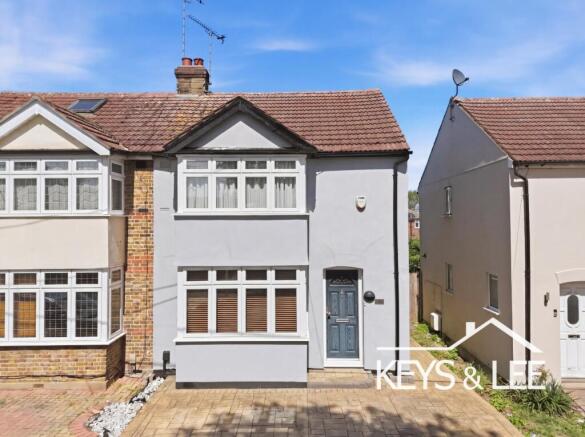 3 bed property, in Birch Road, £500,000