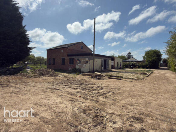 3 bed property, in Mays Lane, £350,000