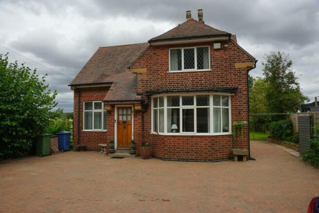 4 bed property, in Great North Road, £350,000