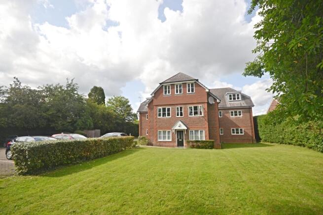 1 bed property, in Brewer Road, £165,000