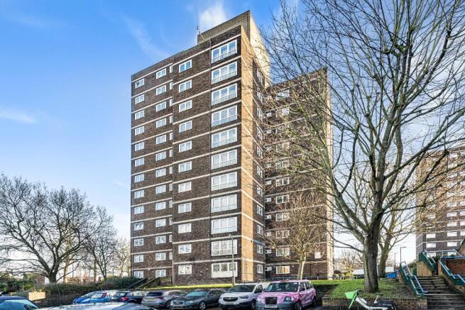 3 bed property, in Ludovick Walk, £330,000