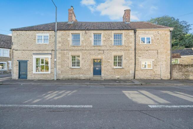 2 bed property, in Frome Road, £300,000