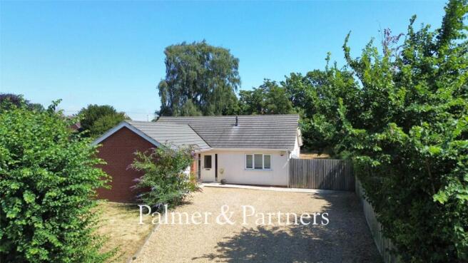 2 bed property, in Low Road, £425,000