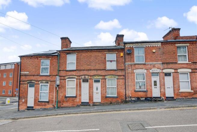 2 bed property, in Brixton Road, £130,000