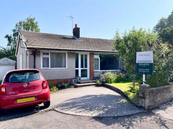 2 bed property, in Laburnum Way, £395,000