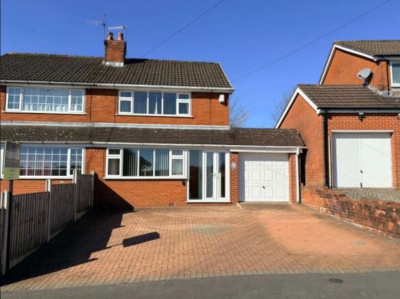 3 bed property, in Southborough Crescent, £175,000