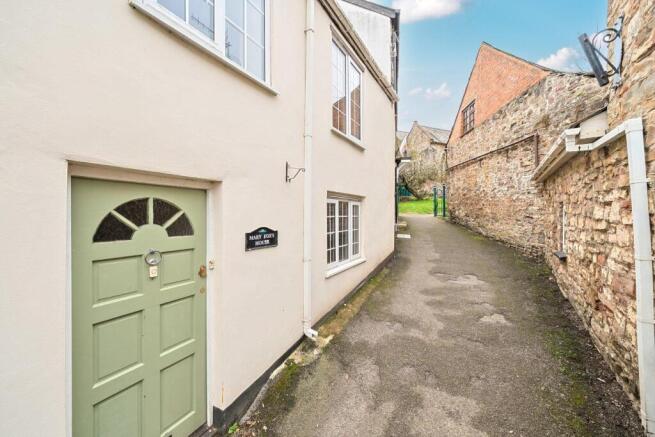 3 bed property, in Newton Square, £240,000