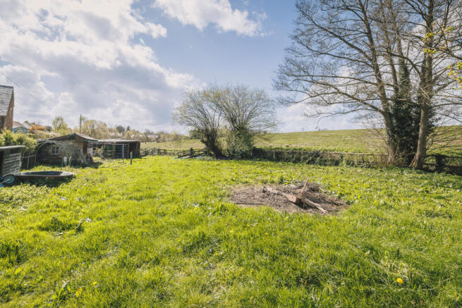3 bed property, in Glewstone, £150,000