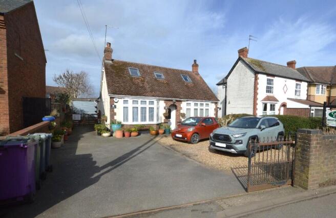 3 bed property, in High Street, £529,000