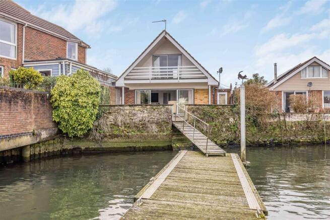 4 bed property, in Priory Road, £600,000