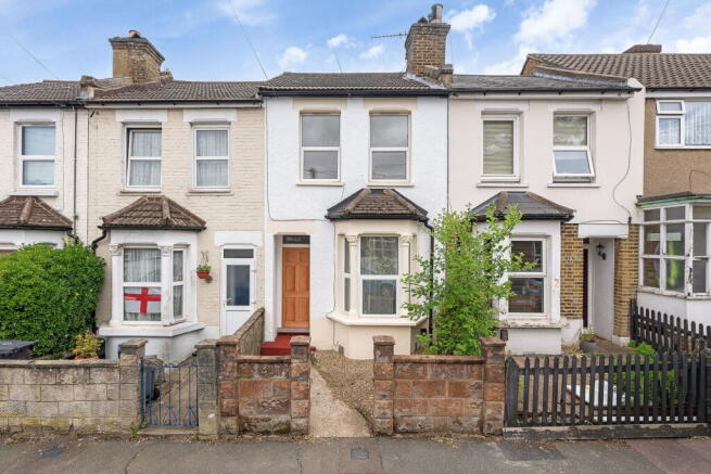 2 bed property, in Bynes Road, £350,000