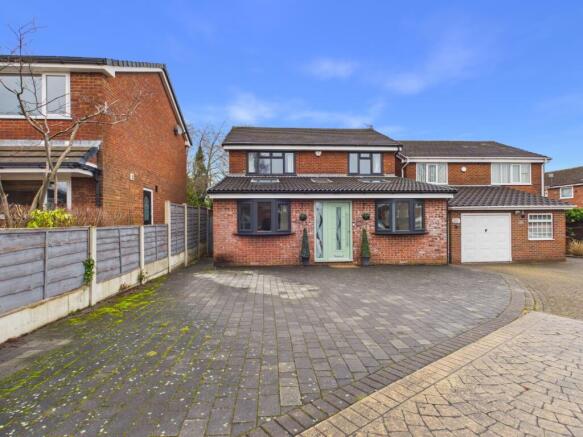 4 bed property, in Southwell Gardens, £415,000