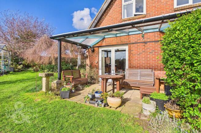 5 bed property, in Rectory Road, £475,000