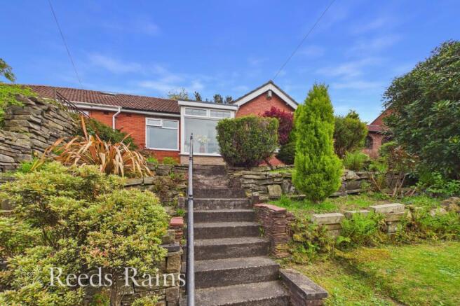 2 bed property, in Chorley Old Road, £215,000