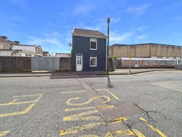4 bed property, in Delhi Street, £160,000