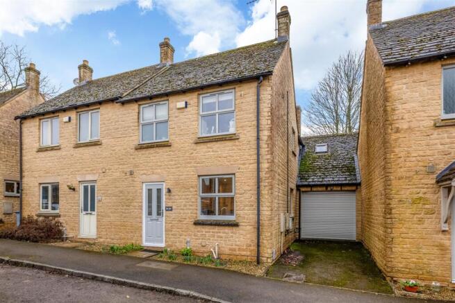 3 bed property, in Wards Road, £530,000