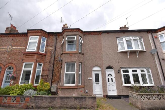 2 bed property, in Gladstone Road, £189,950