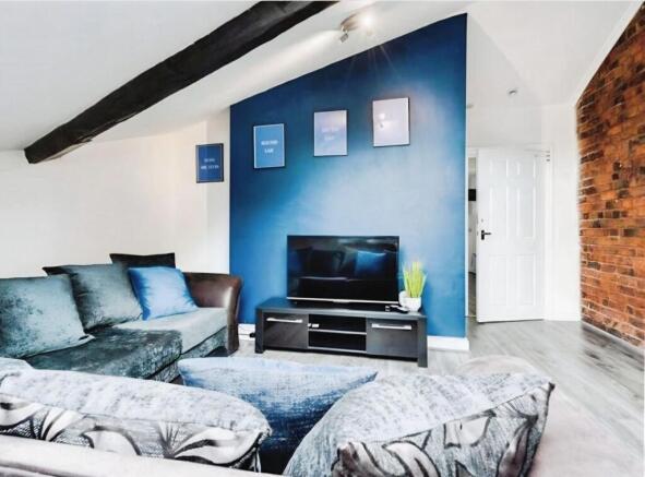 2 bed property, in Wavertree Road, £90,000