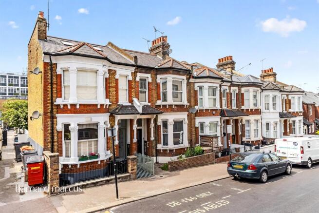 2 bed property, in Kathleen Road, £575,000