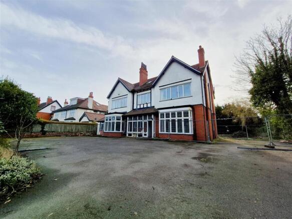 14 bed property, in Birkenhead Road, £749,950