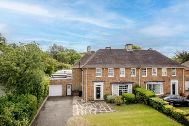 5 bed property, in Castlemaine Avenue, £1,100,000