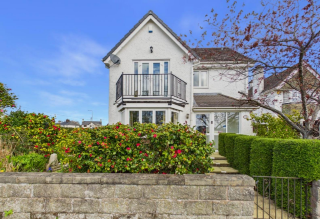 3 bed property, in Higher Common Road, £370,000