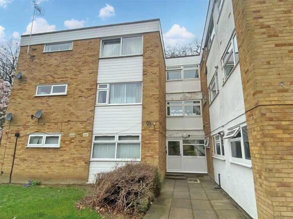 2 bed property, in Haynes Close, £150,000