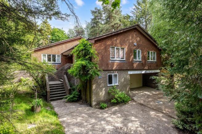 3 bed property, in Kings Chase, £725,000