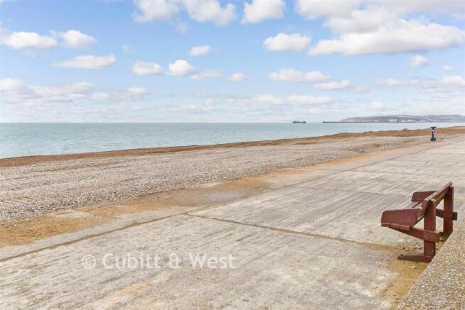 1 bed property, in Esplanade, £210,000
