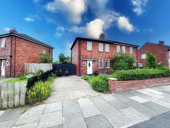 3 bed property, in Springfield Gardens, £140,000