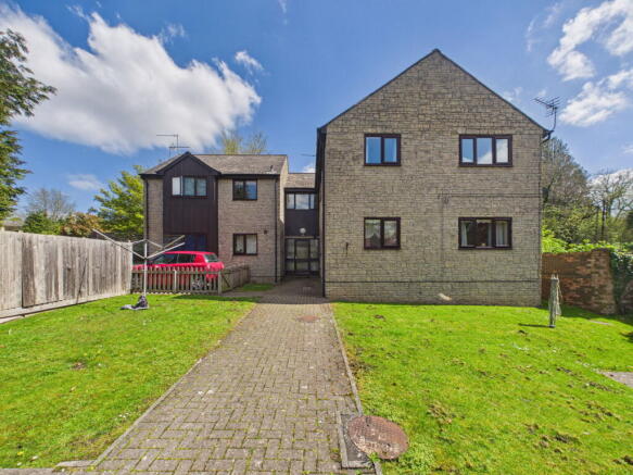 1 bed property, in Buckshaft Road, £99,950