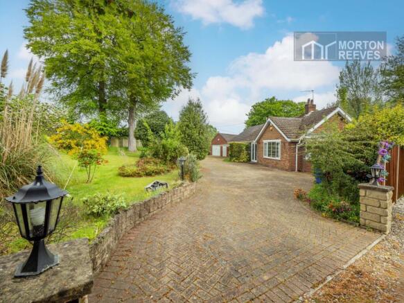 3 bed property, in Oulton Road North, £400,000