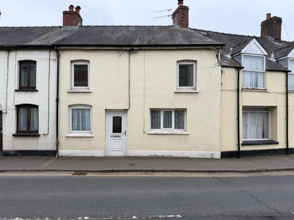 2 bed property, in Orchard Street, £180,000