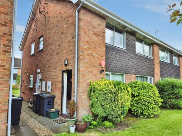 2 bed property, in Bijou Court, £115,000