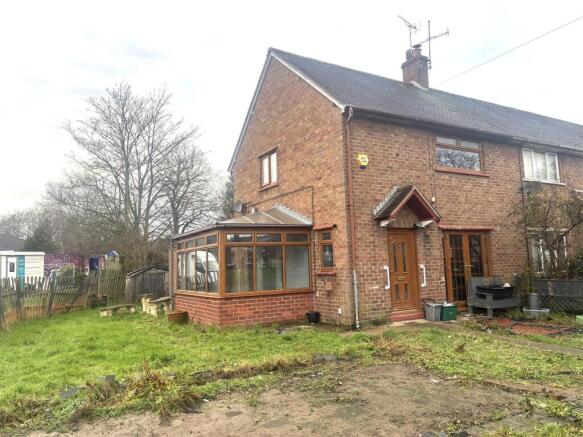 2 bed property, in Hampden Way, £110,000