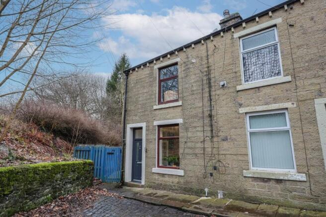 1 bed property, in David Street, £100,000