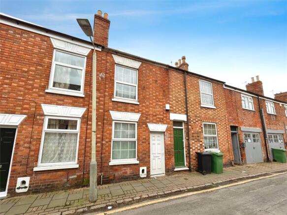 2 bed property, in Albert Street, £175,000