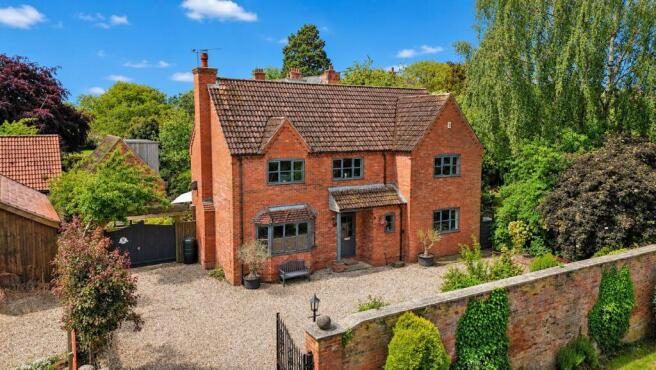 5 bed property, in Pilham, £525,000