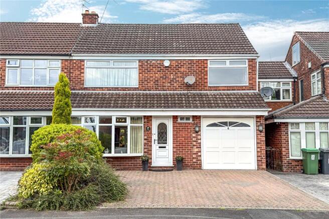 4 bed property, in Leicester Road, £340,000