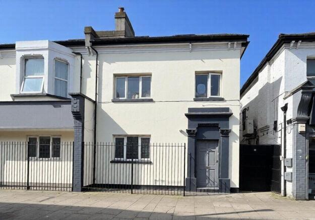5 bed property, in 12 Brownhill Road, £550,000