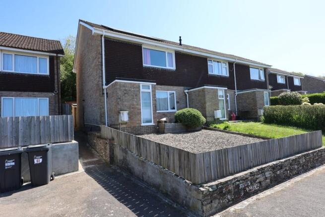 3 bed property, in Burden Close, £195,000