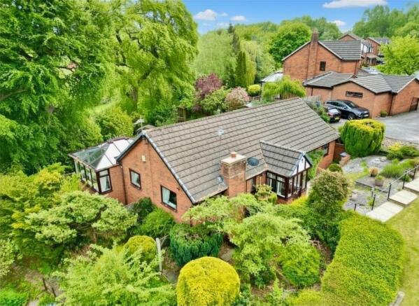 3 bed property, in Hazelwood Close, £390,000