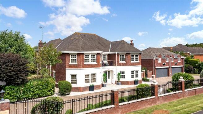 6 bed property, in Regent Avenue, £2,500,000