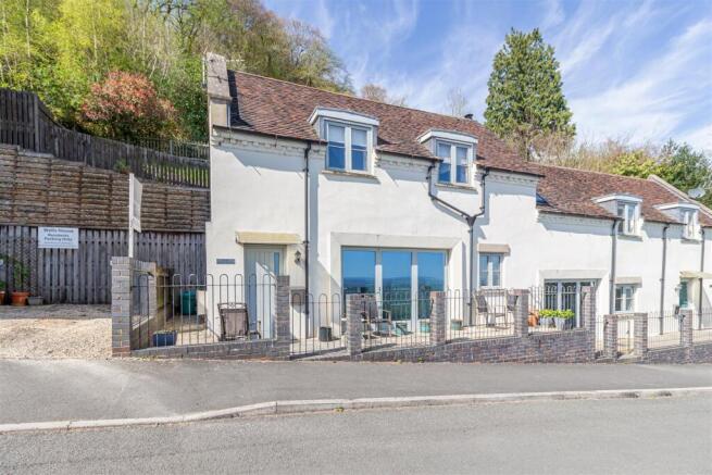 2 bed property, in Holywell Road, £350,000