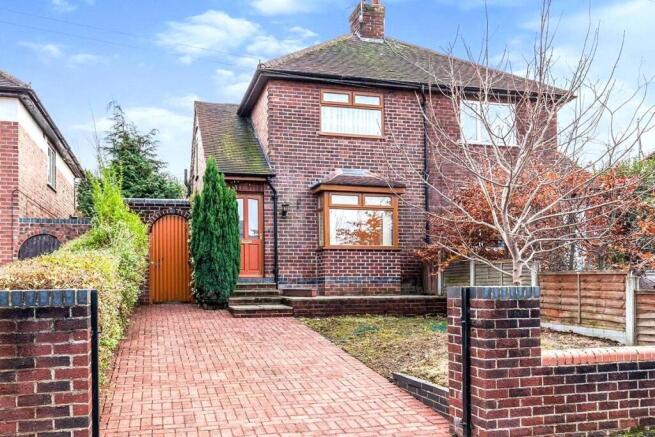 2 bed property, in Croft Crescent, £130,000