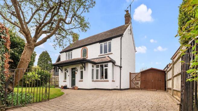 4 bed property, in Old Road, £830,000