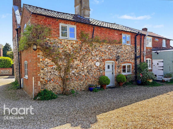 2 bed property, in The Street, £220,000