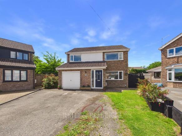 4 bed property, in Lon Nant, £379,950