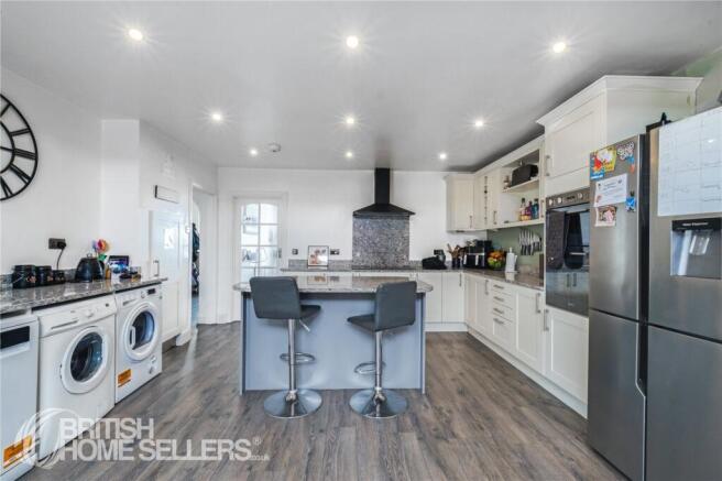 3 bed property, in Woodland Avenue, £640,000