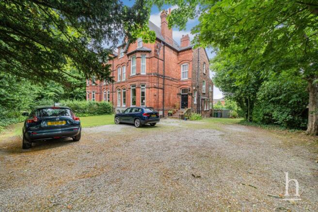 3 bed property, in Shrewsbury Road, £290,000
